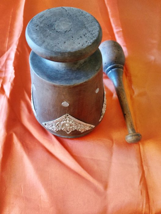 Almofariz e pilão em madeira antigo