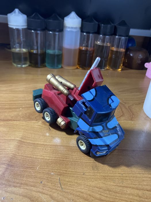 Samochodzik zabawka: robot Transformers stan bardzo dobry
