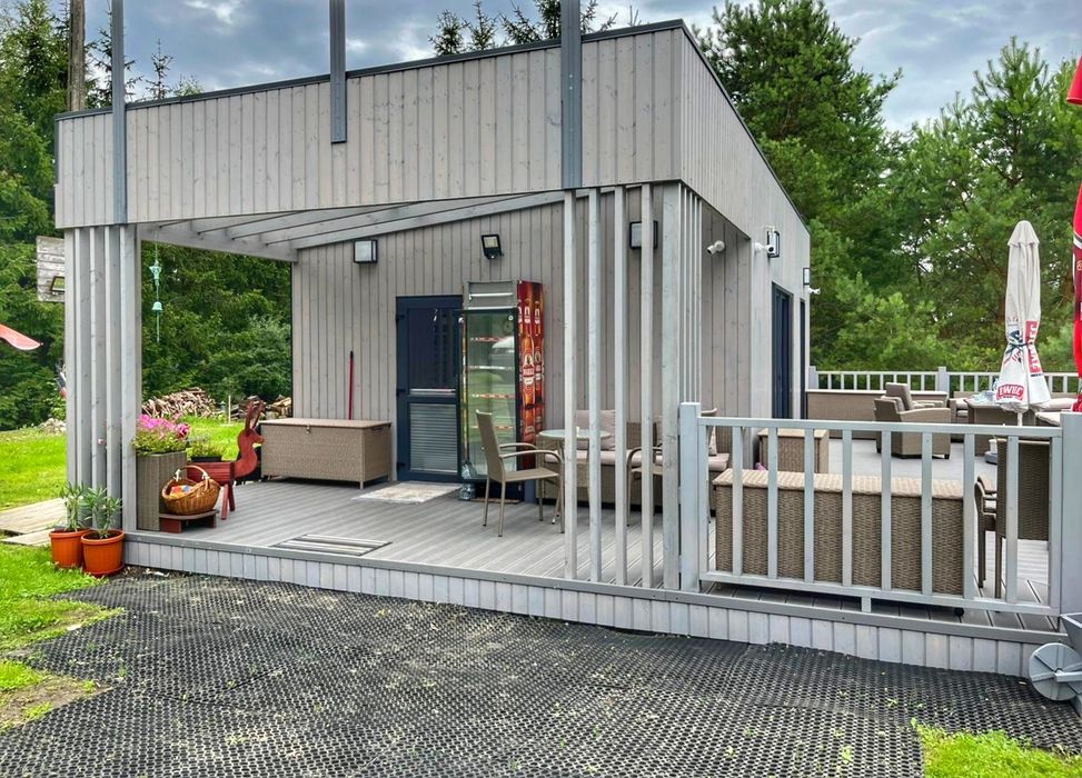 dom drewniany, nowoczesna bryła, letniskowy