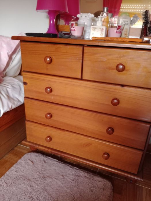 Cómoda em pinho com espelho