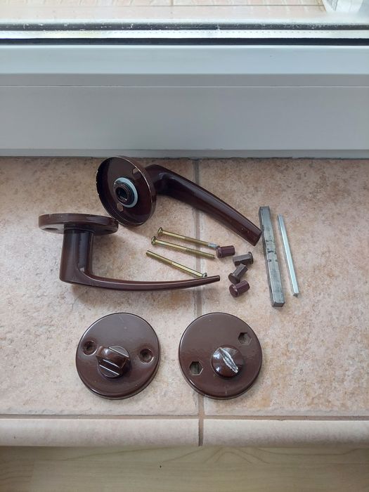 Komplet: klamka i rozetka do drzwi wewnętrznych, za darmo