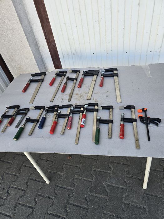 Piętnaście niemieckich ścisków stolarskich