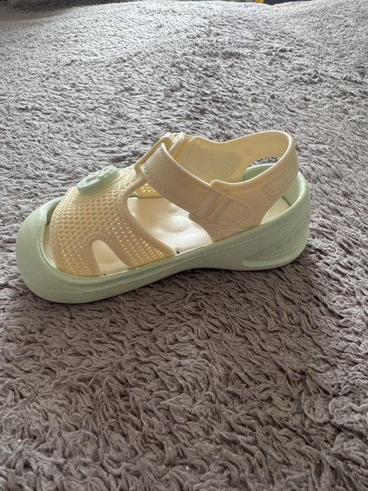 Дитячі босоніжки