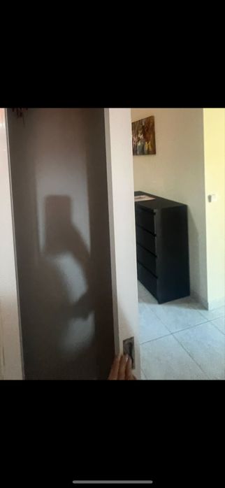 Cómoda preta moderna com gavetas – excelente preco