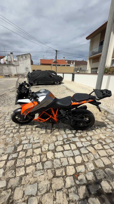 KTM SuperDuke 1290 GT (com malas)
