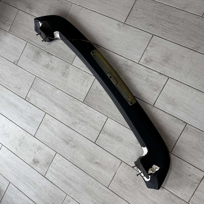 Спойлер на задню дверку на авто Toyota FJ Cruiser