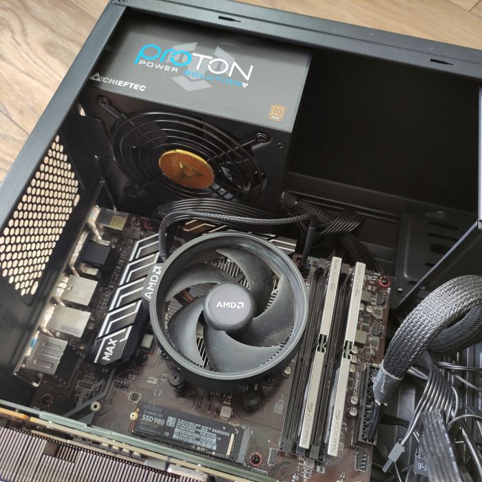 Продам ігровий системний блок Ryzen 2700 8-16/GTX 1080ti 11gb/16gb/256