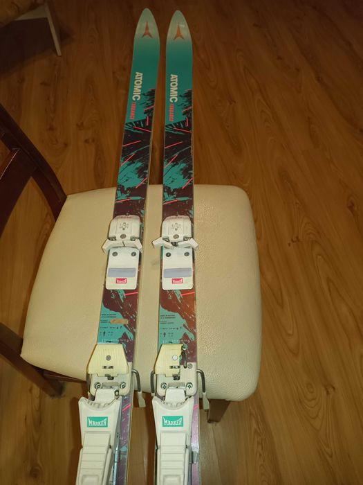 Narty zjazdow Atomic