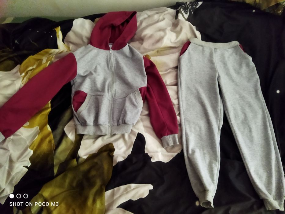 Продам спортивный костюм