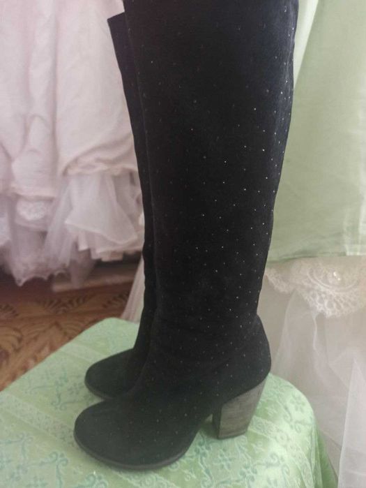 ЧЕрные сапожки с серебристыми точечками. 38р. Текстиль.