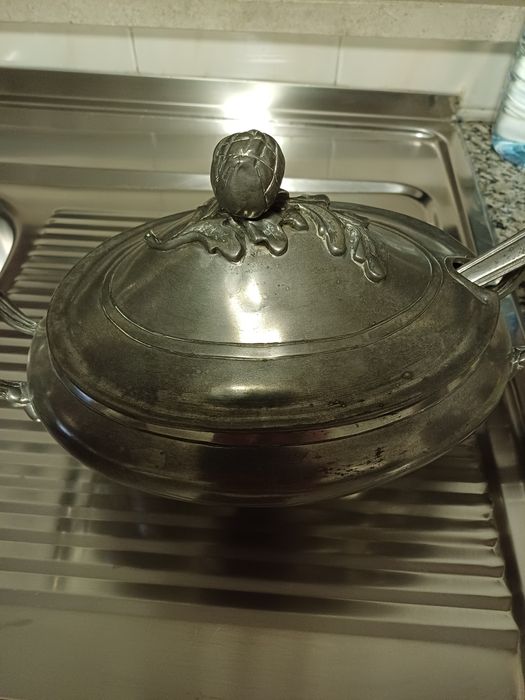 Terrina em estanho Grão Vasco