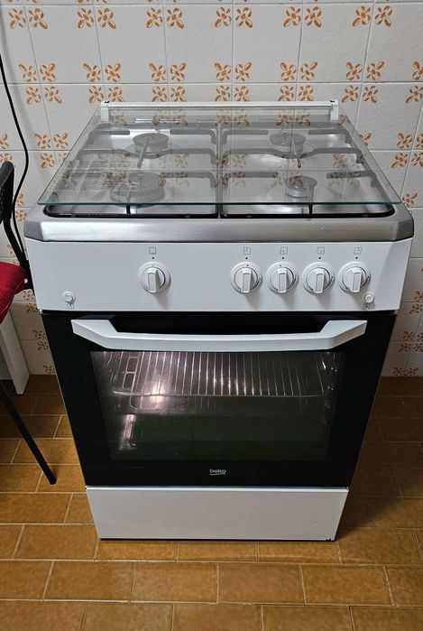 Fogão gás natural Beko 4 bicos, foi limpo