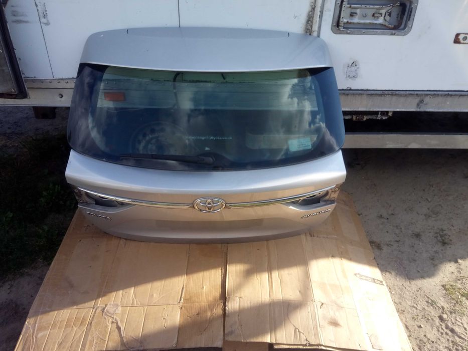 toyota AVENSIS T27 t29 II lift 15-18 klapa tył kombi kolor srebrny 1F7