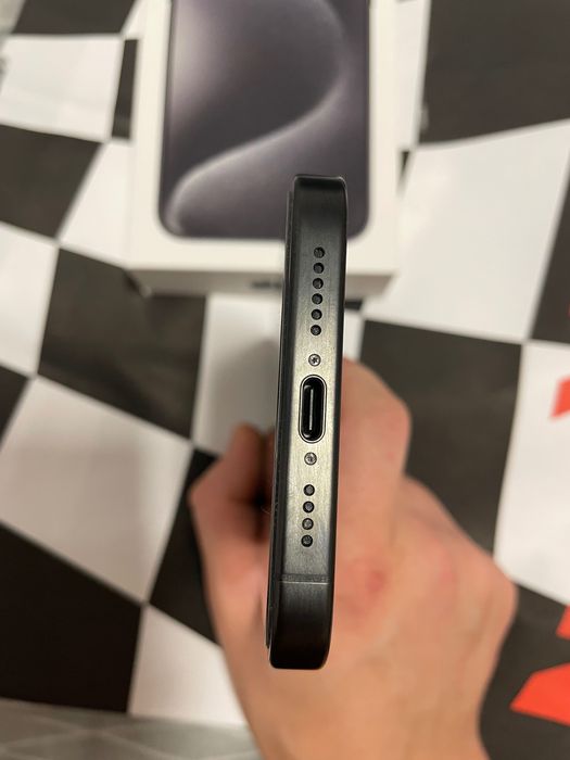 Sprzedam iPhone 15 pro max 256Gb