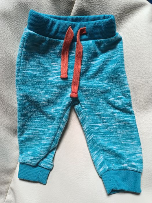 Niebieskie dziecięce dresowe spodenki unisex rozmiar 68cm
