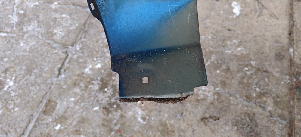 Błotnik prawy Toyota Yaris III niebieski