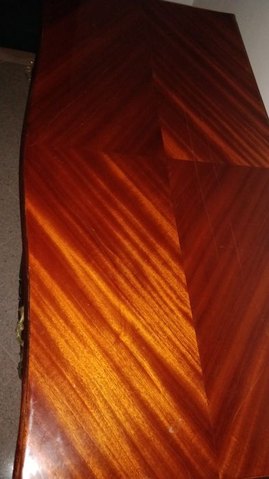 Cómoda Queen Anne com espelho