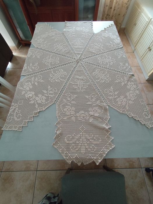 Toalha de Mesa Redonda 100% Feita à Mão em Crochê