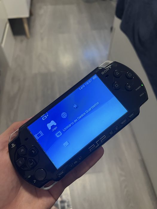 PSP-2000 + Jogos e carregador original