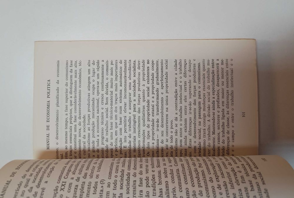 Coleção Manual de Economia Política