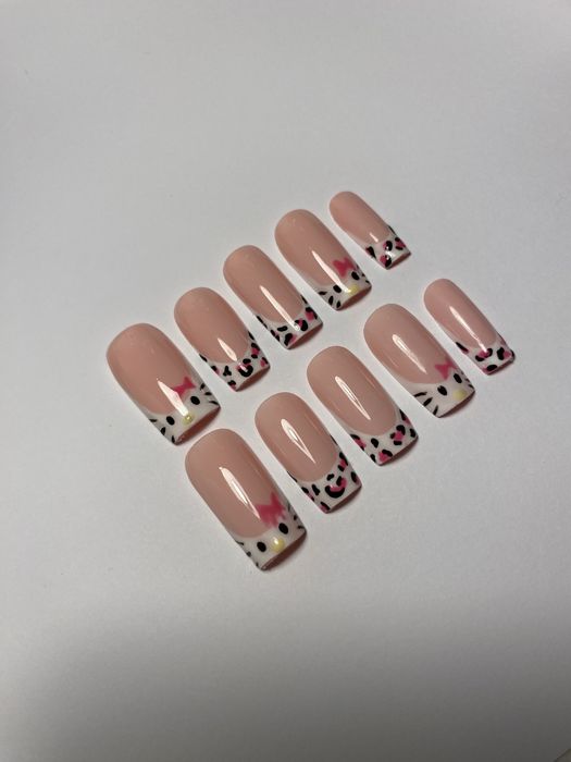 press on nails hello kitty