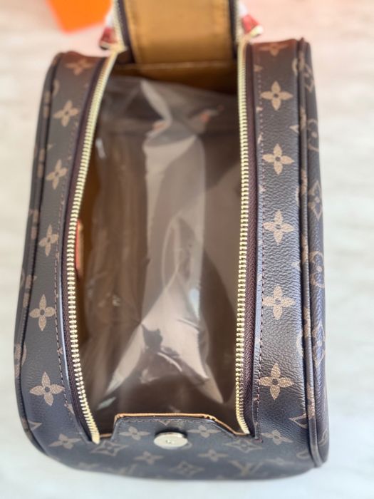 Дорожная косметичка LV в наличие