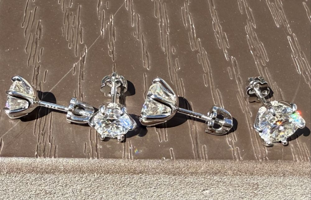 4 ct сережки пусеты з бриллиантами муассанитами серебрянные с резьбой
