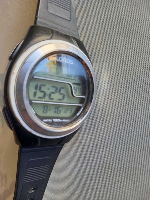 Relógio Lorus digital