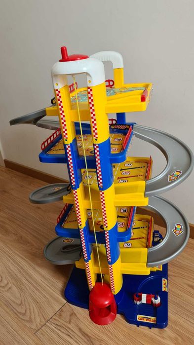 Parking de 6 andares com elevador