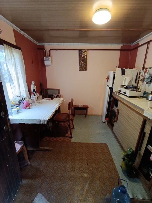 Продаю дачу два поверхи, газове опалення+ пічне+ камін