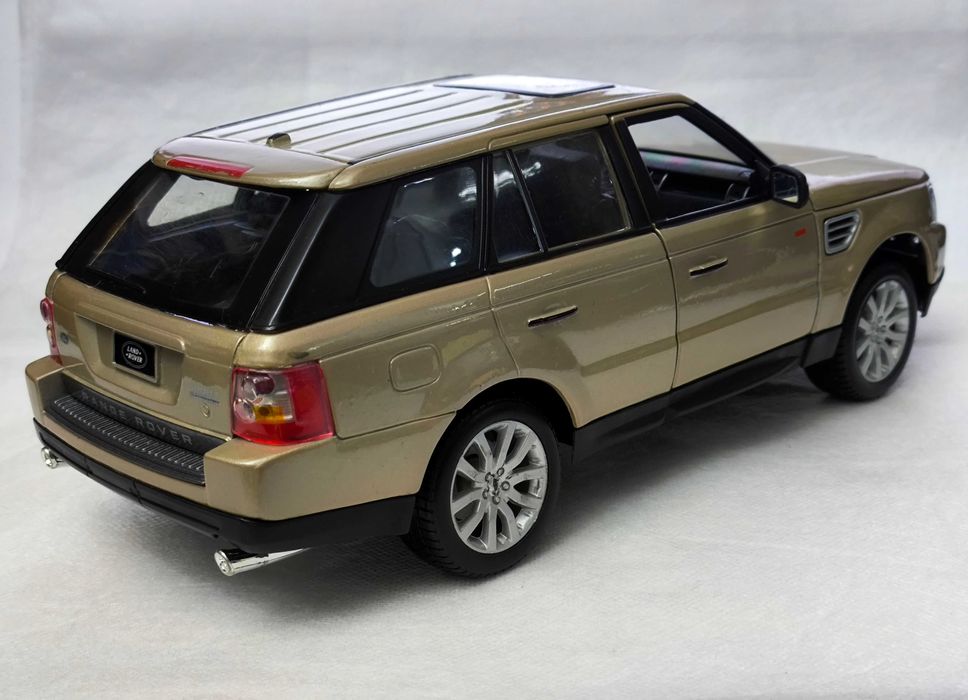 Модель Range Rover Sport 1/18 Bburago