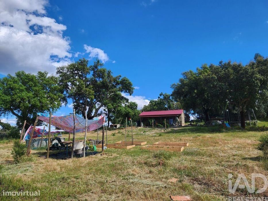 Casa de Campo T1 em Escalos de Baixo e Mata de 64 m2