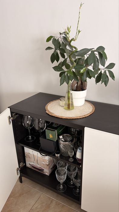 Armario arrumacao /movel TV/ aparador preto e branco com duas portas