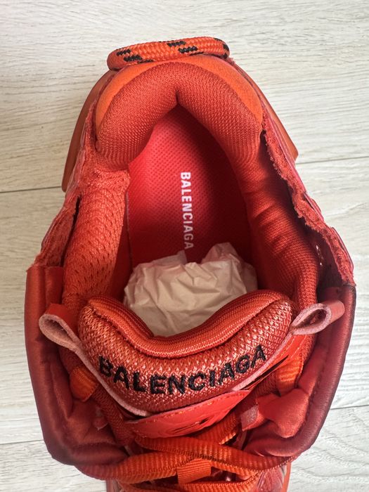 кросівки balenciaga runner red