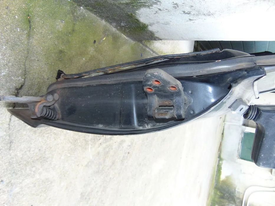 Mazda 818 portas " usado em bom estado " para venda