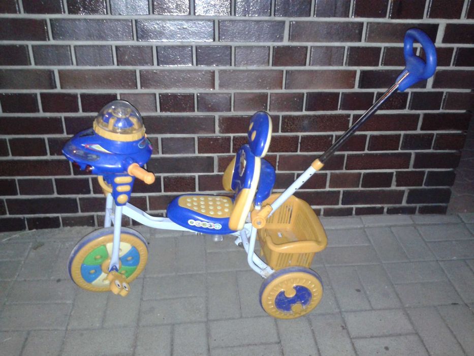 Rowerek trójkołowy gra świeci dla malucha