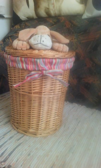Cesto em verga pequeno, novo +coelhinho para pôr vaso