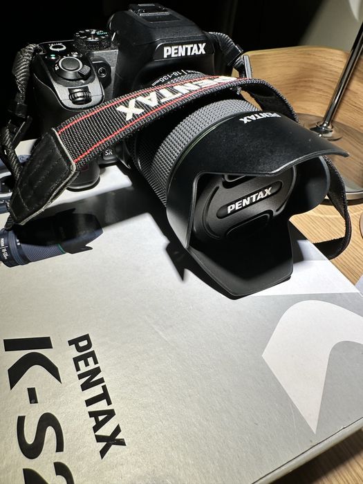 Pentax K-S2 z obiektywem Pentax 18-135 mm