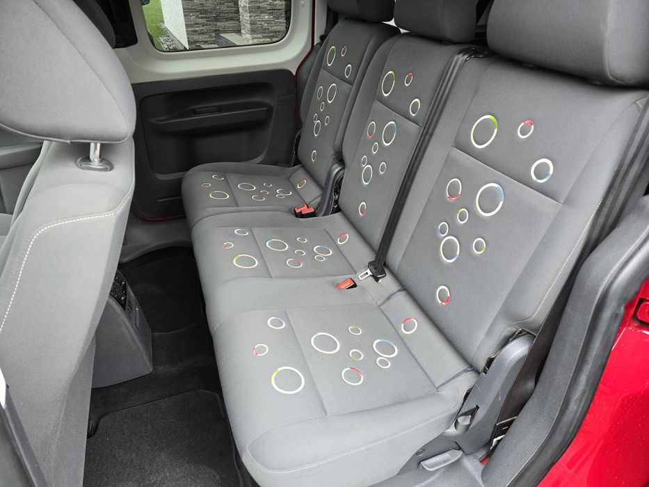 Vw caddy niski przebieg 7 osobowy rezerwacja