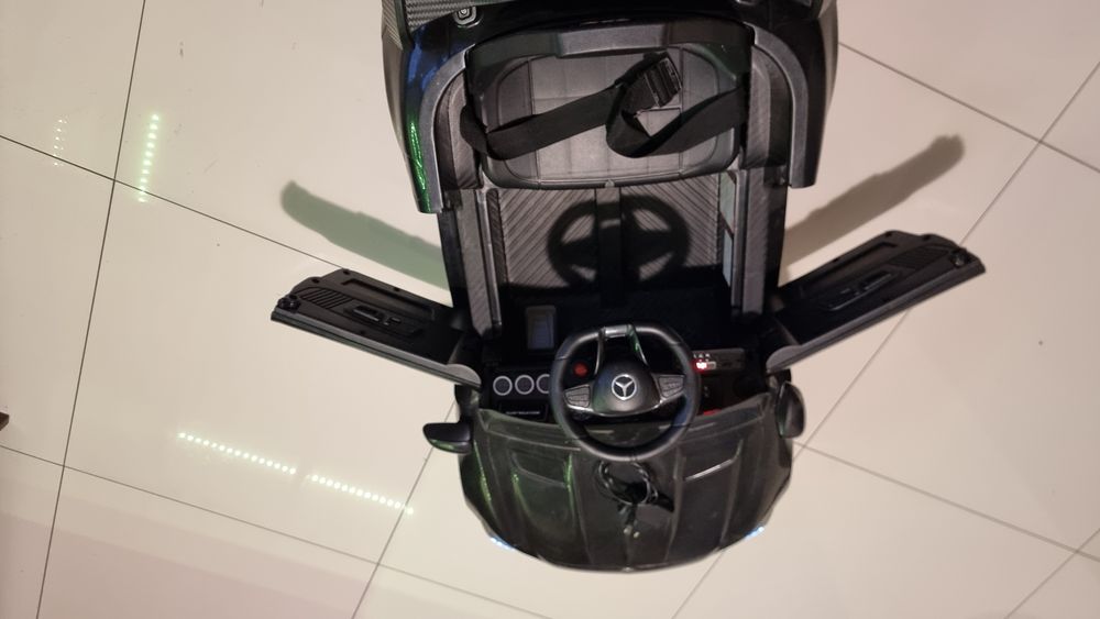 Samochód dla dziecka na akumulator Mercedes AMG