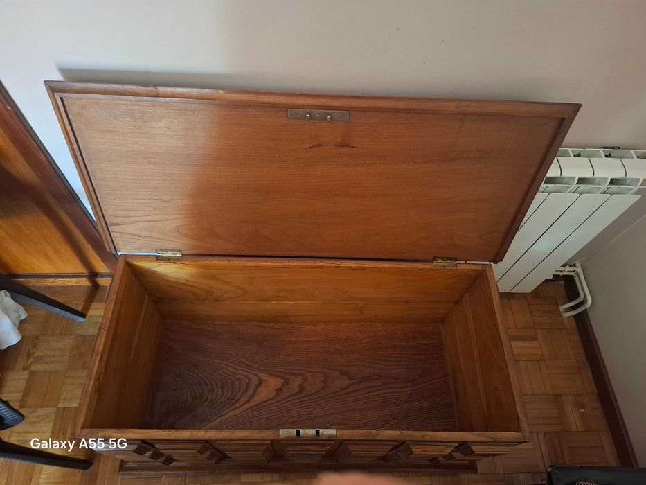 Vendo baú em excelentes condições por 100 euros
