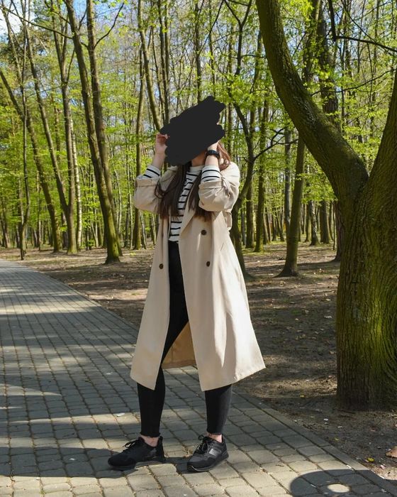 Beżowy płaszcz trencz