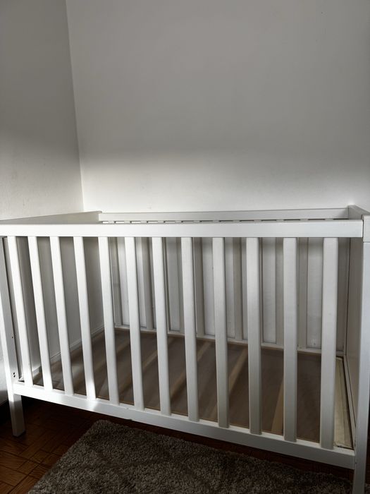 Berço IKEA Sundvik + Colchão – Excelente estado