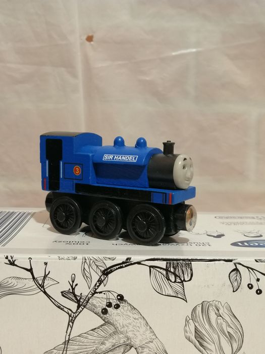 Zestaw 5 pociągów na magnes.