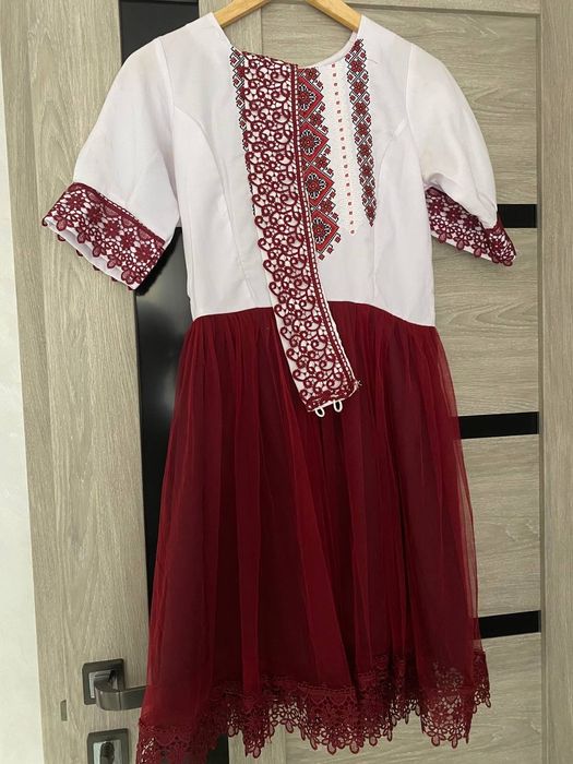 Продам вишите плаття