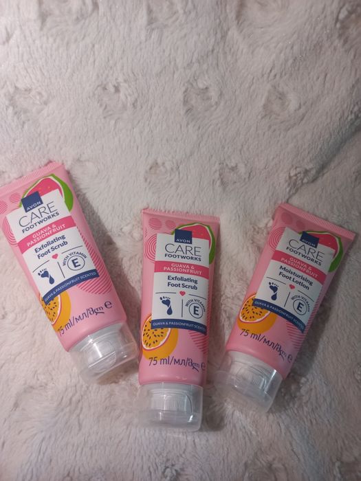 Avon nawilżający balsam do stóp GUAWA i marakuja NOWOŚĆ 75ML