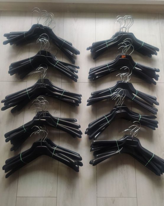 Czarne wieszaki na ubrania 100 sztuk