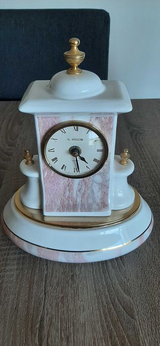 Relógio em porcelana