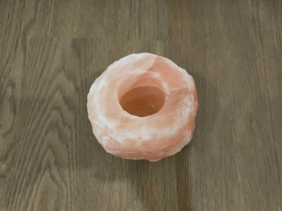 Porta-vela decorativo em sal do Himalaia