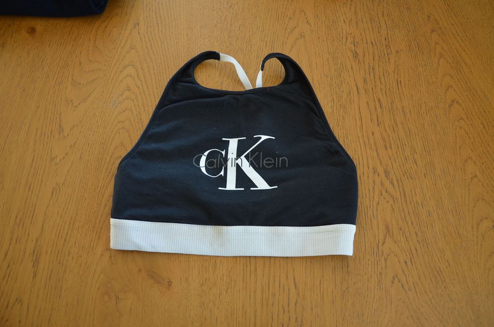 stanik/top/bokserka Calvin Klein r. S